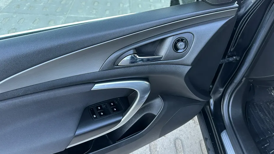 OPEL Insignia -