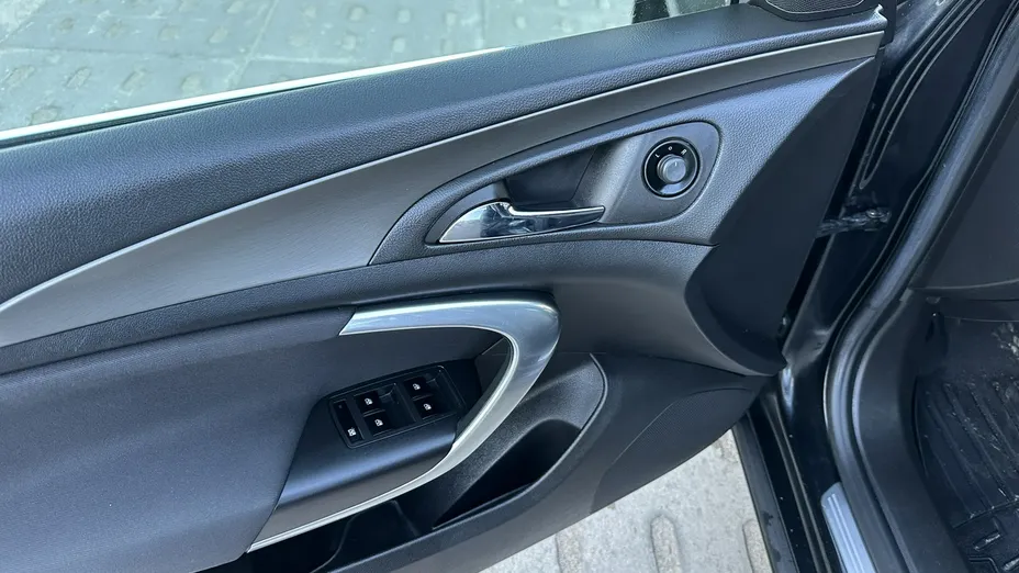 OPEL Insignia -