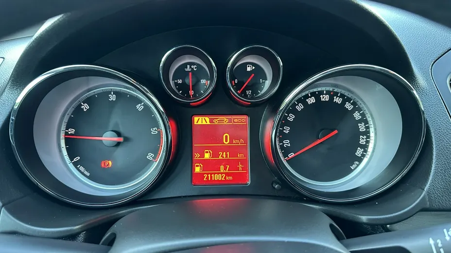 OPEL Insignia -