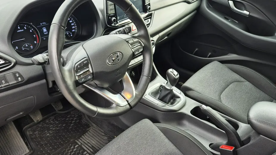 HYUNDAI i30 -