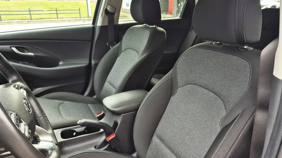HYUNDAI i30 -