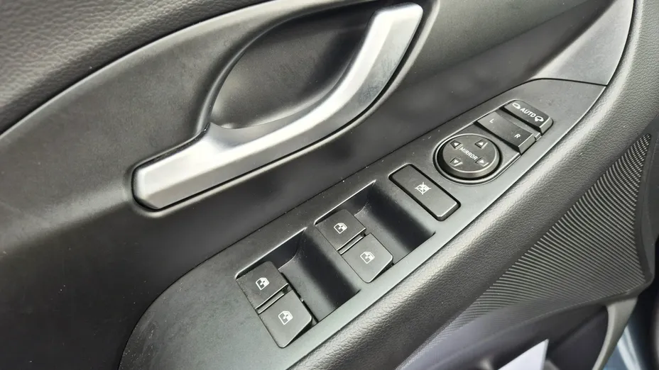 HYUNDAI i30 -