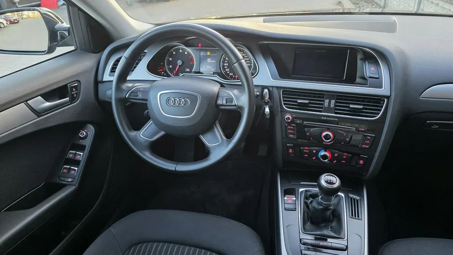 AUDI A4 -