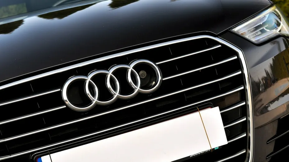 AUDI A6 -