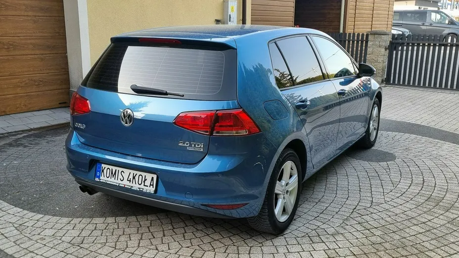 VOLKSWAGEN Golf -