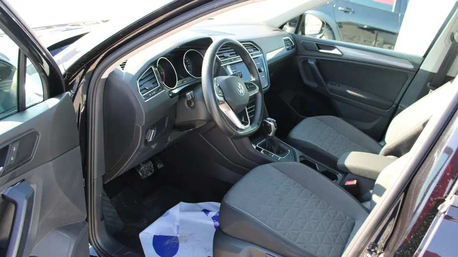 VOLKSWAGEN Tiguan -