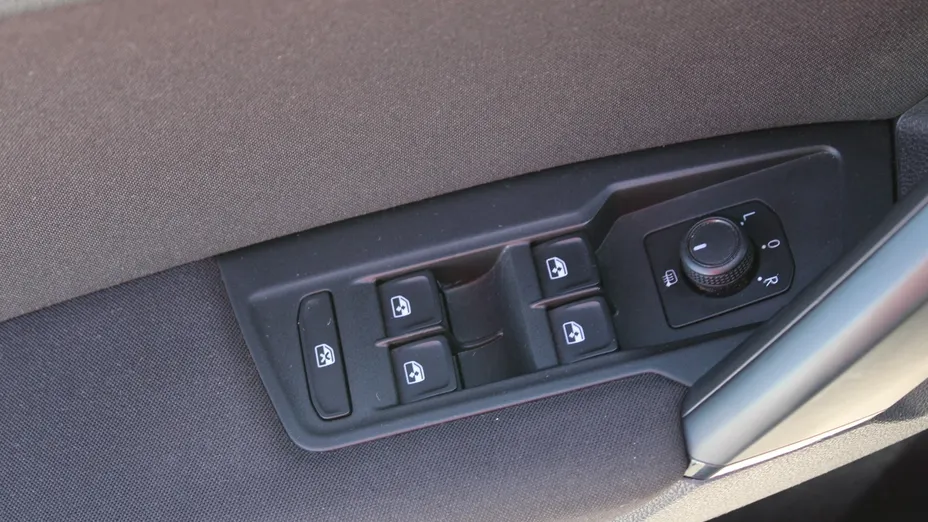VOLKSWAGEN Tiguan -