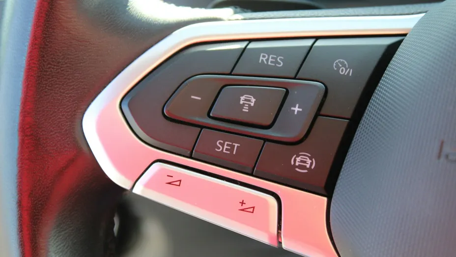 VOLKSWAGEN Tiguan -