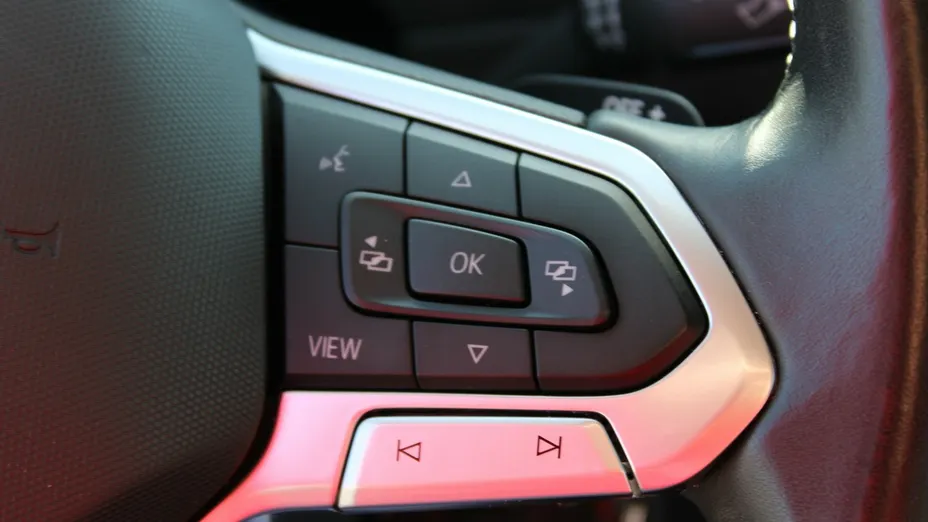 VOLKSWAGEN Tiguan -