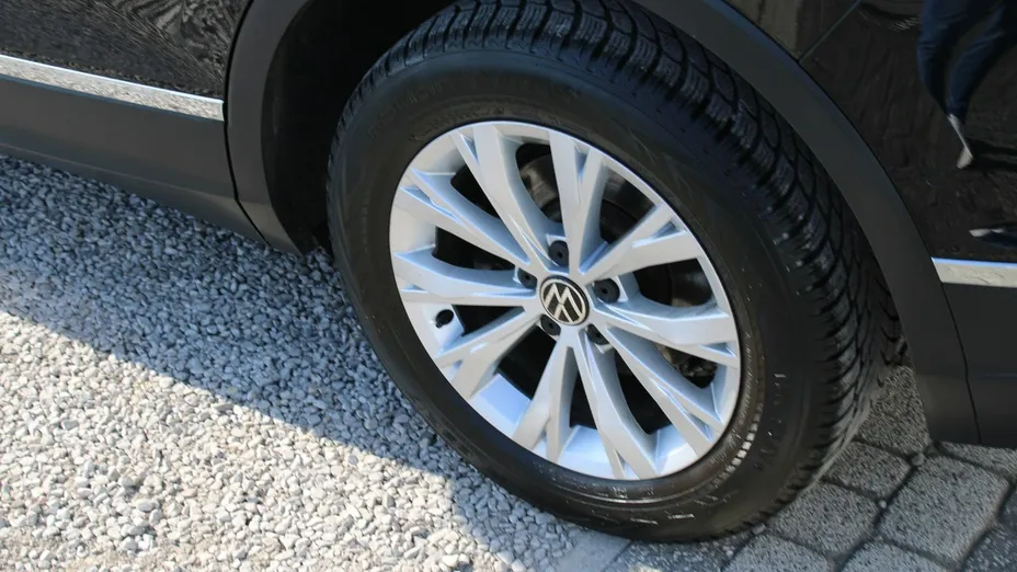 VOLKSWAGEN Tiguan -