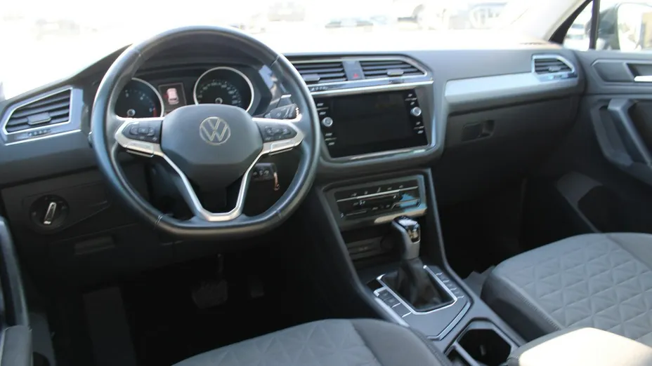 VOLKSWAGEN Tiguan -