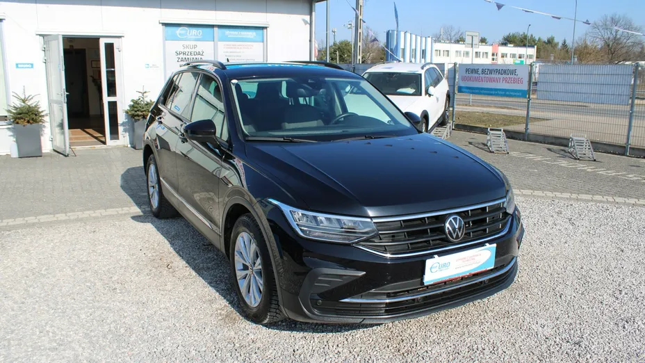 VOLKSWAGEN Tiguan -