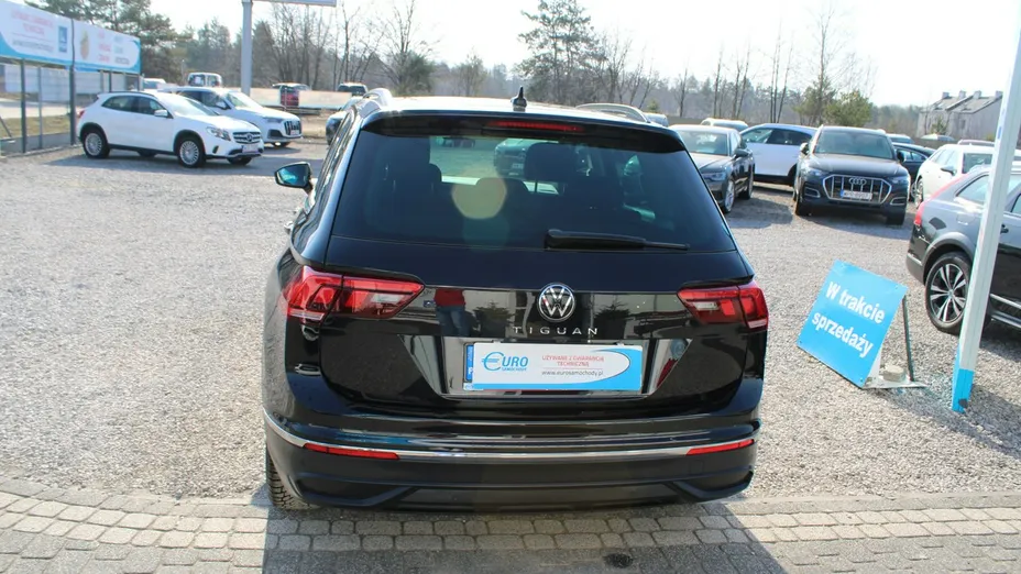 VOLKSWAGEN Tiguan -