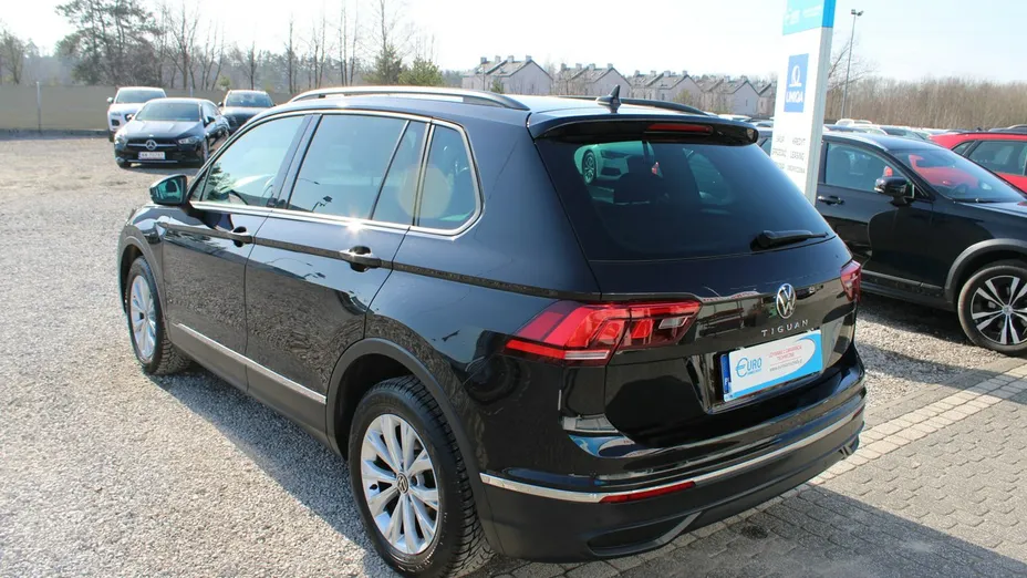 VOLKSWAGEN Tiguan -