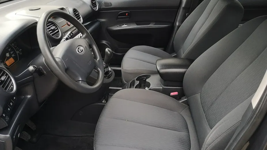 KIA Carens -