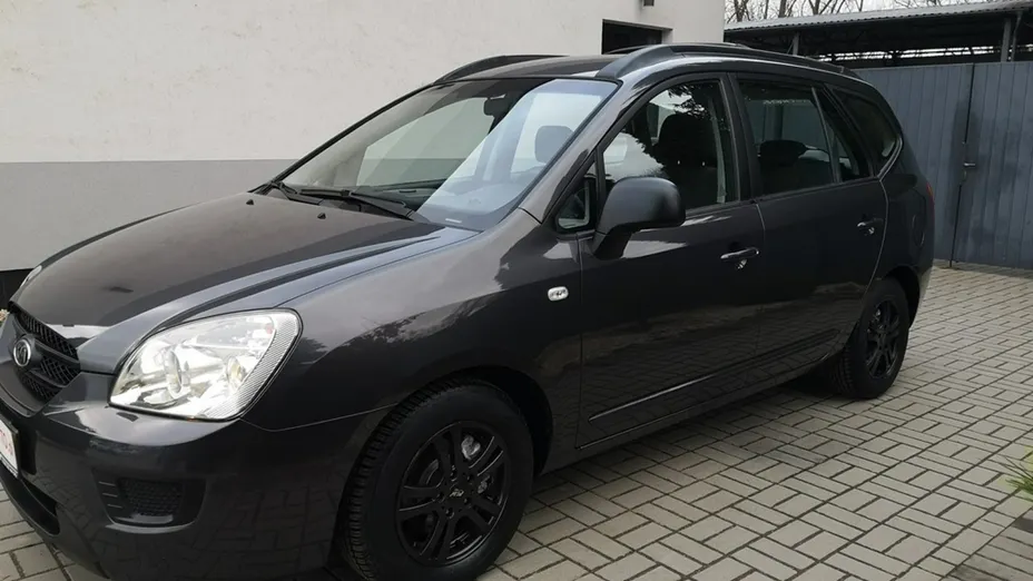 KIA Carens -