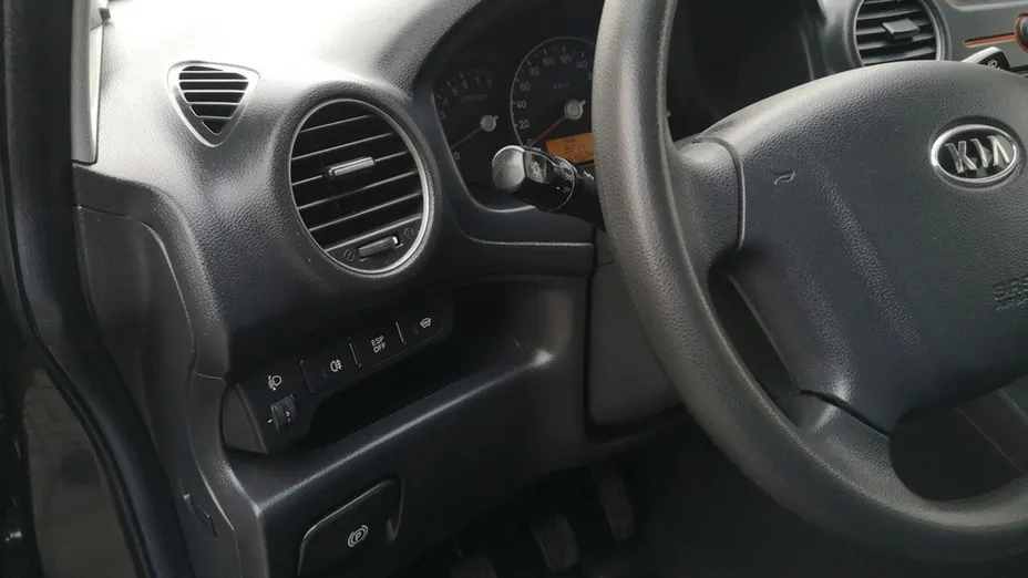 KIA Carens -