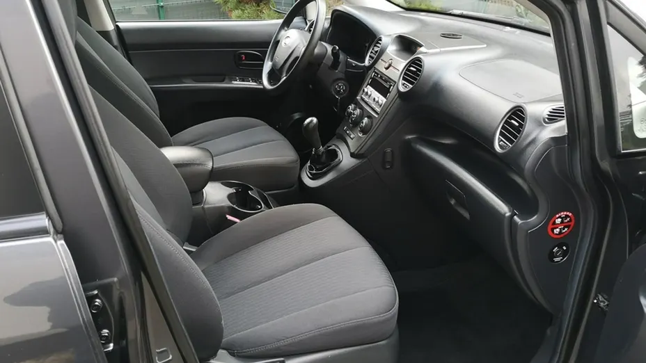 KIA Carens -
