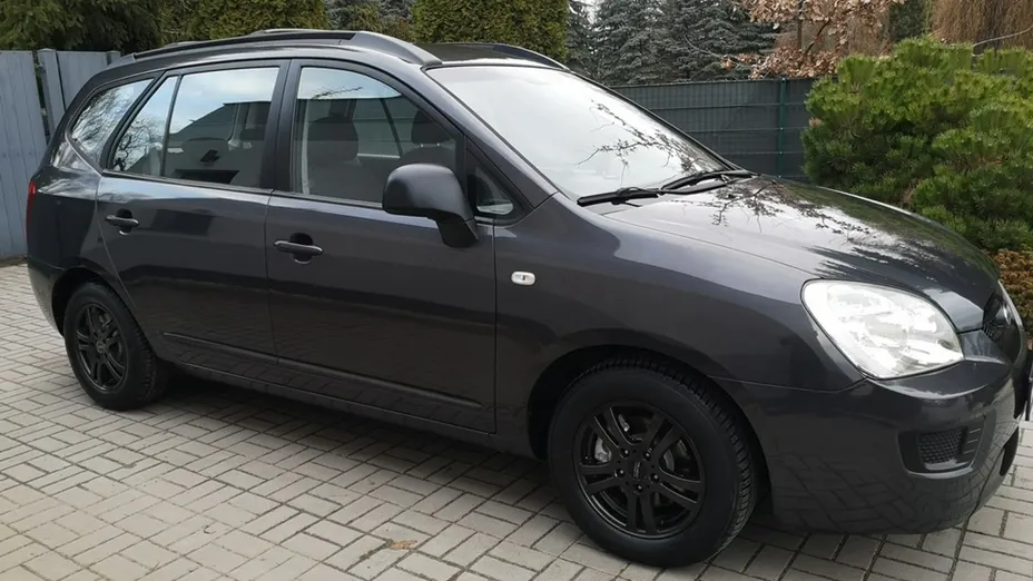 KIA Carens -