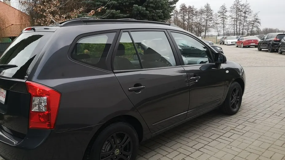 KIA Carens -