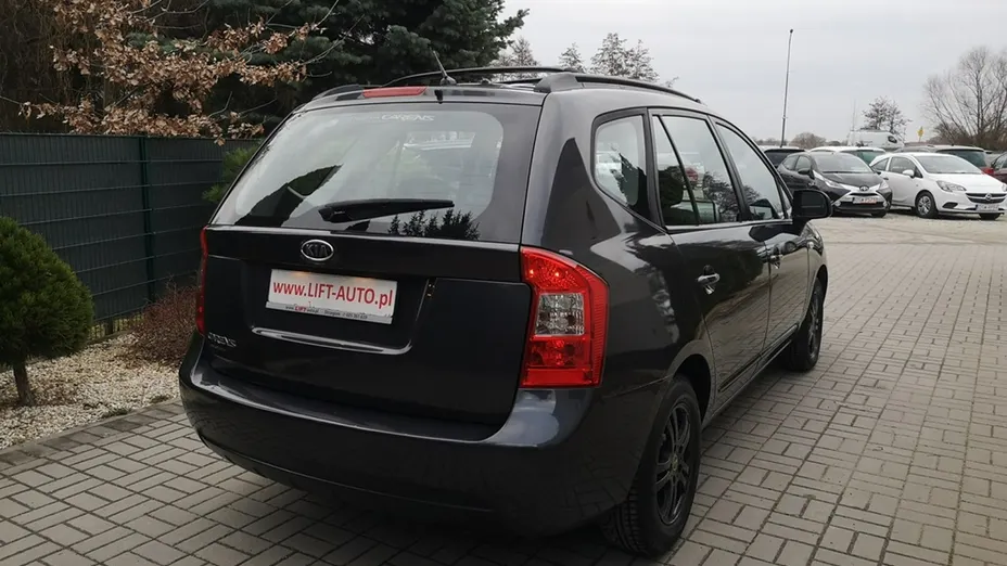 KIA Carens -
