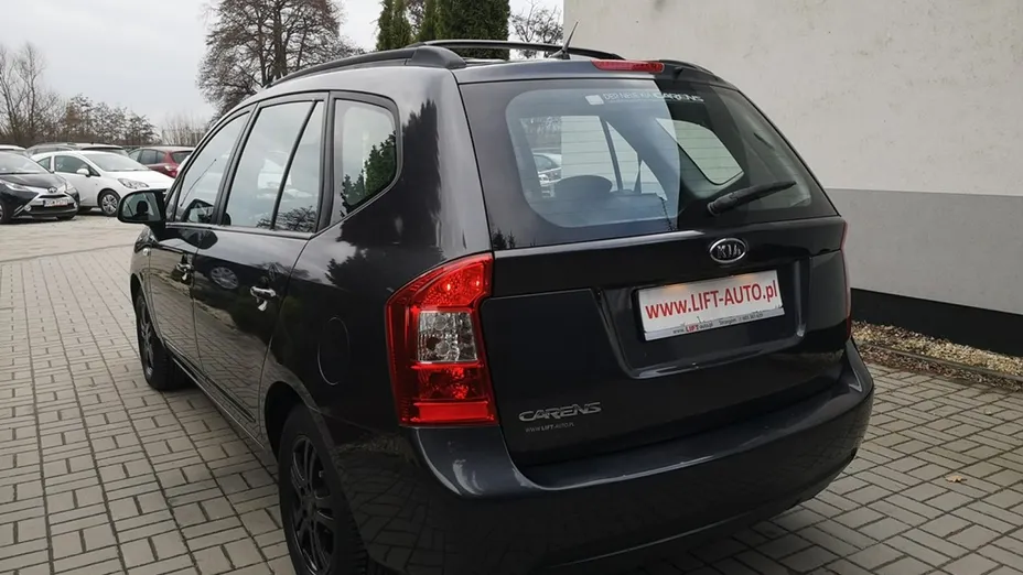KIA Carens -