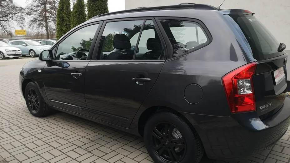 KIA Carens -