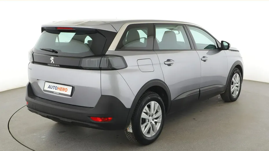 PEUGEOT 5008 -