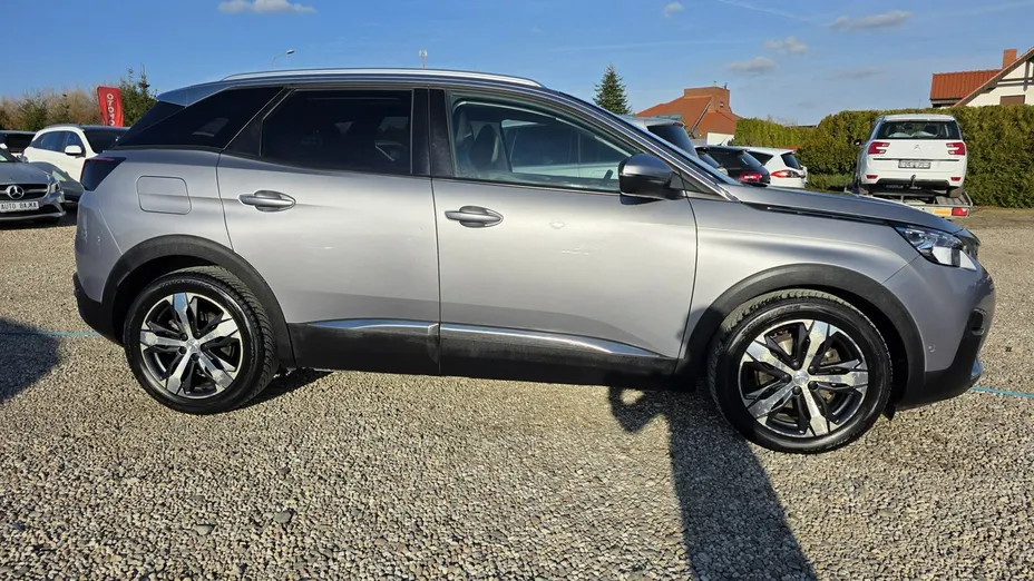 PEUGEOT 3008 -