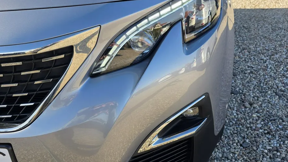 PEUGEOT 3008 -