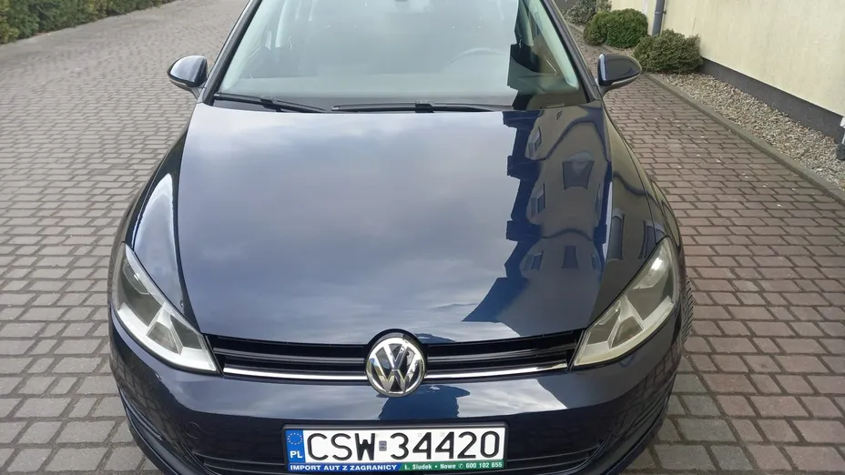 VOLKSWAGEN Golf -