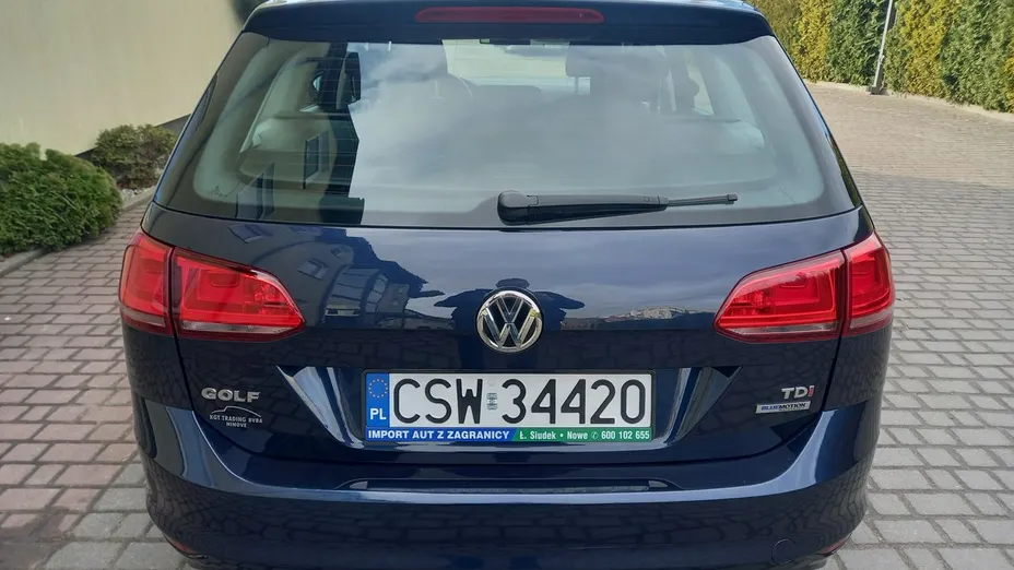 VOLKSWAGEN Golf -