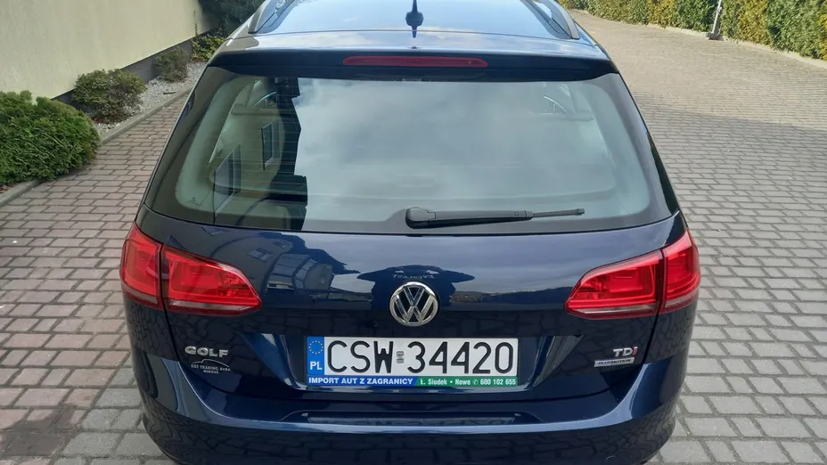 VOLKSWAGEN Golf -