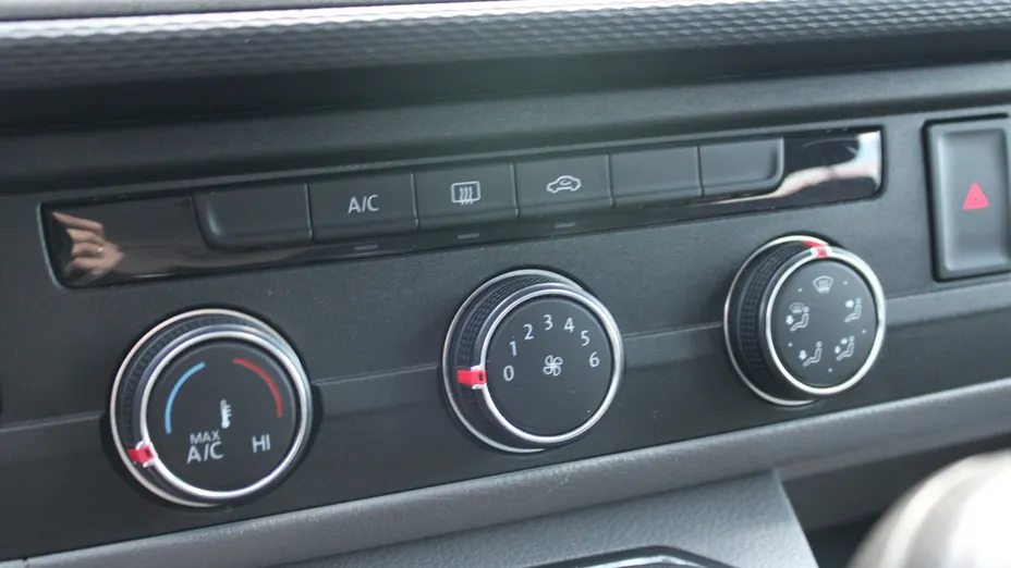 VOLKSWAGEN Transporter -