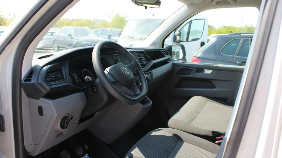 VOLKSWAGEN Transporter -