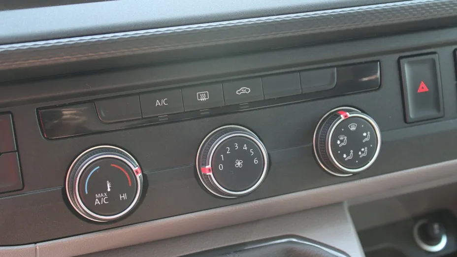VOLKSWAGEN Transporter -