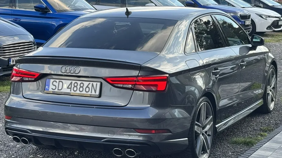 AUDI S3 Limousine -