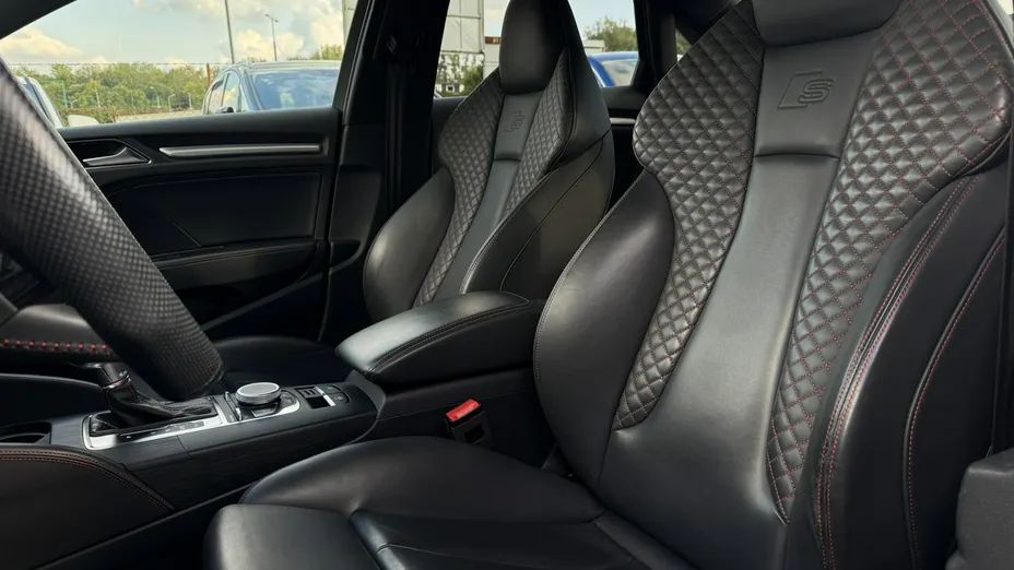 AUDI S3 Limousine -
