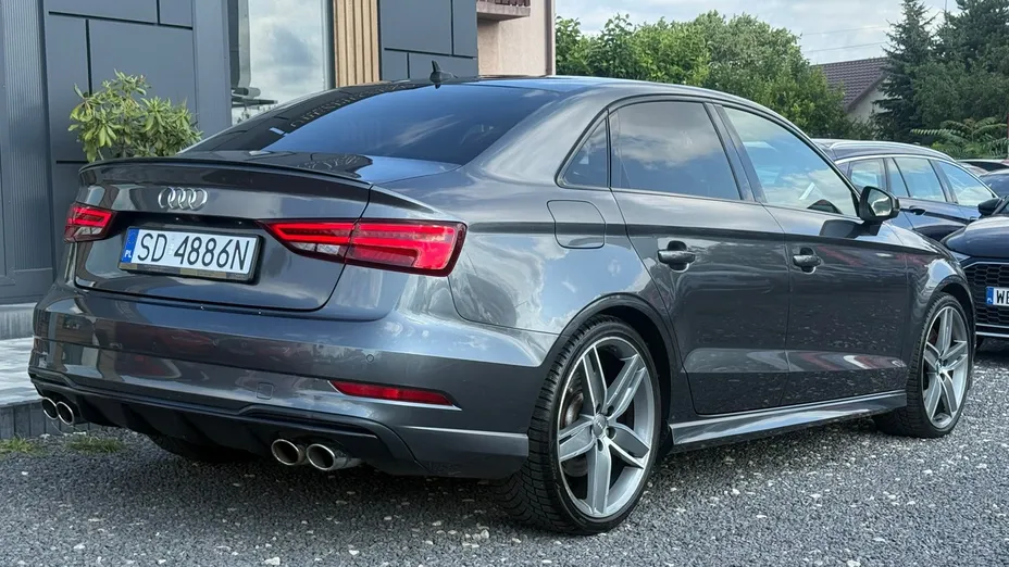 AUDI S3 Limousine -