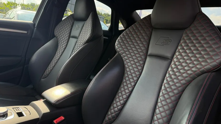 AUDI S3 Limousine -