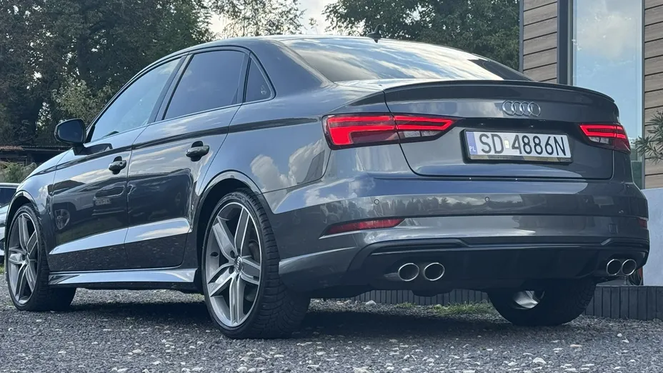AUDI S3 Limousine -