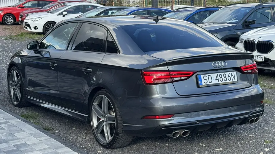 AUDI S3 Limousine -
