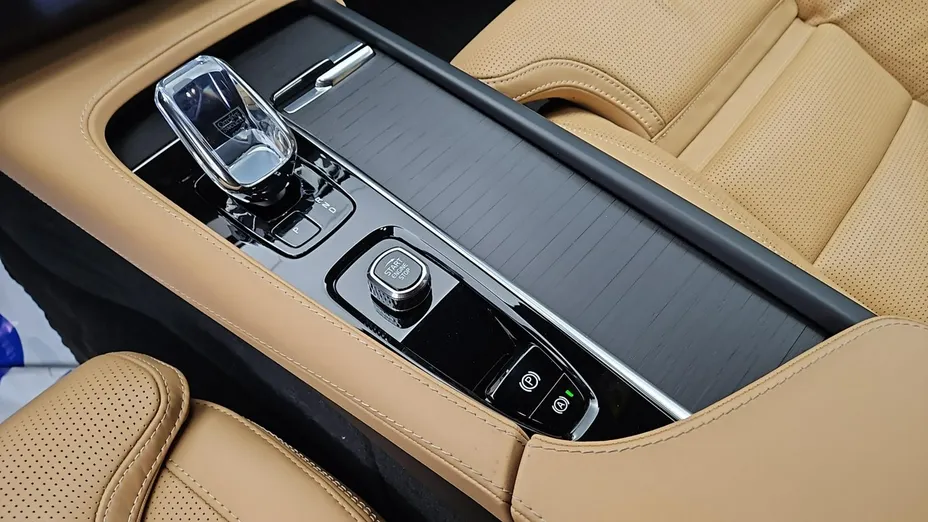 VOLVO XC90 -