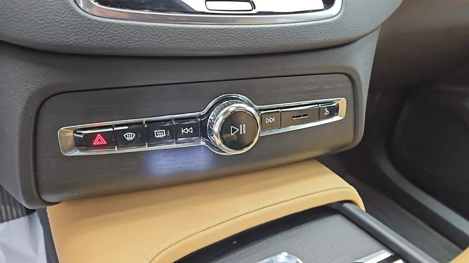 VOLVO XC90 -