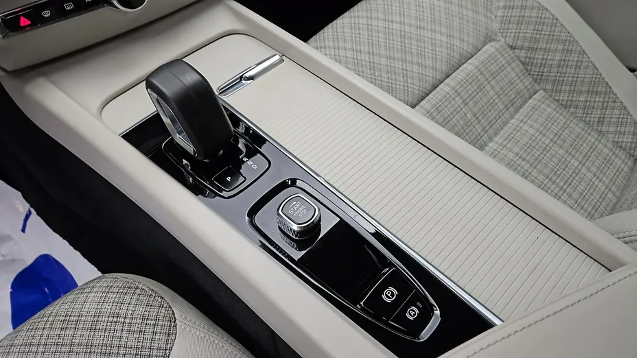 VOLVO V60 -