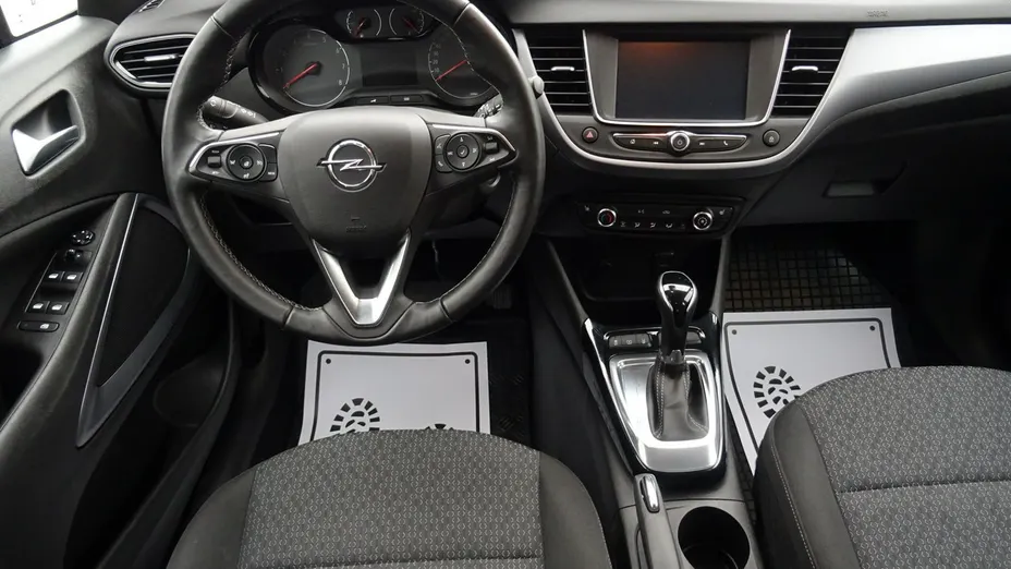 OPEL Crossland X -