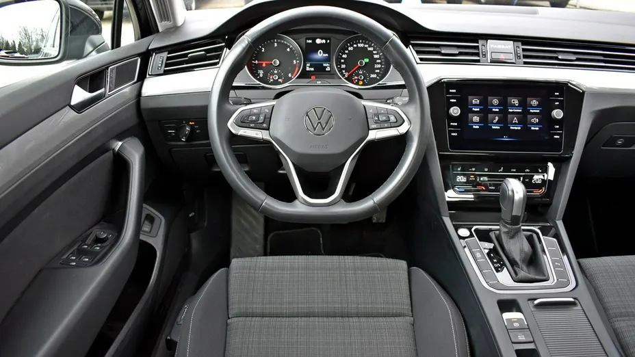 VOLKSWAGEN Passat -
