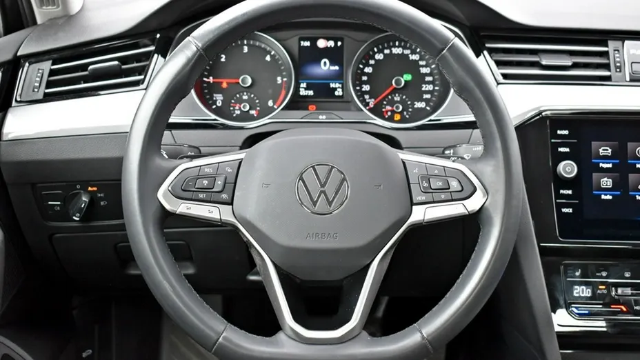 VOLKSWAGEN Passat -