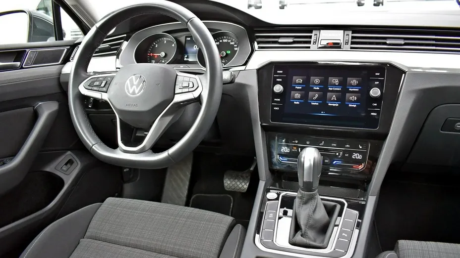 VOLKSWAGEN Passat -
