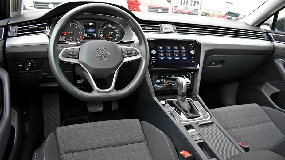 VOLKSWAGEN Passat -